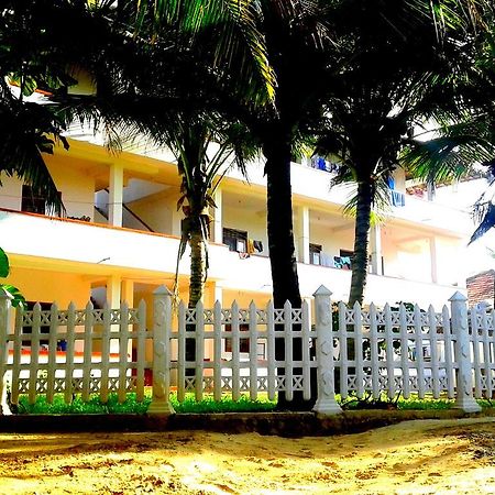 Ram'S Surfing Beach,Midigama Hotel Exterior photo