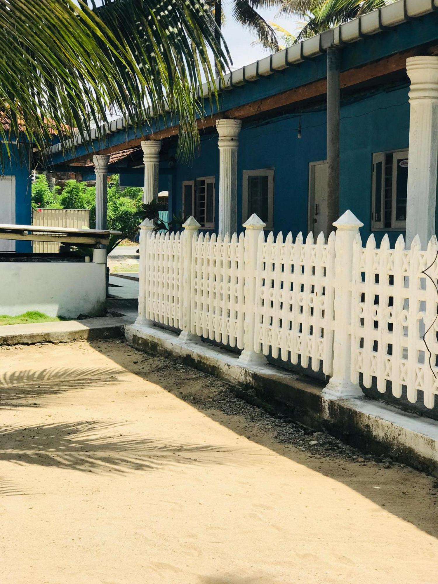 Ram'S Surfing Beach,Midigama Exterior photo