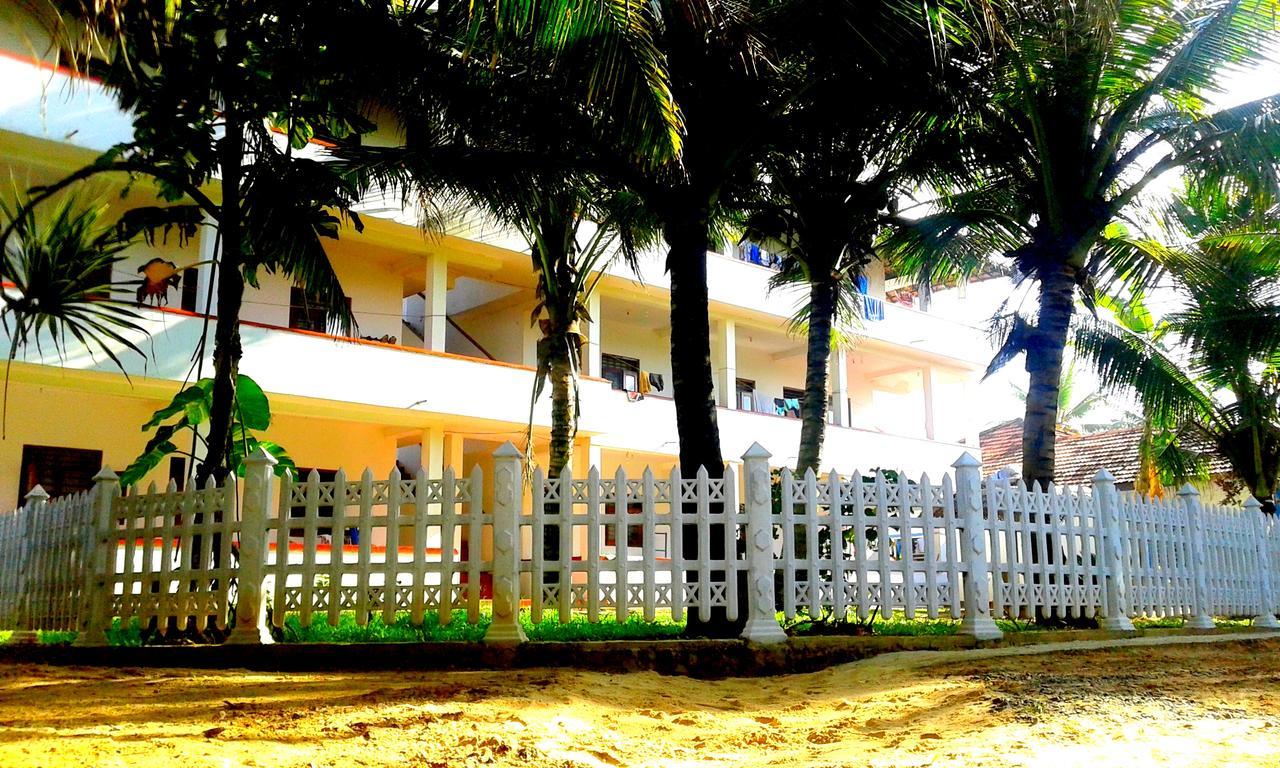 Ram'S Surfing Beach,Midigama Hotel Exterior photo