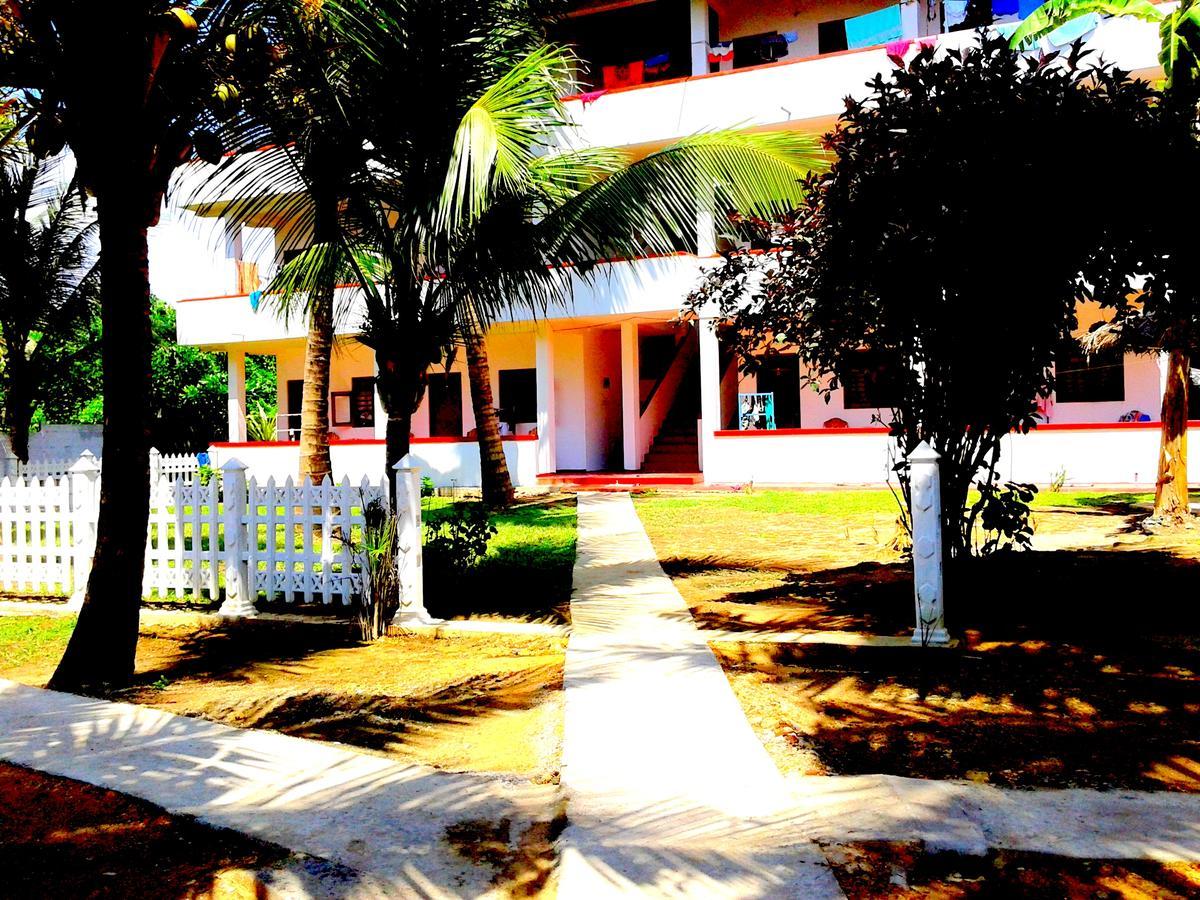 Ram'S Surfing Beach,Midigama Hotel Exterior photo