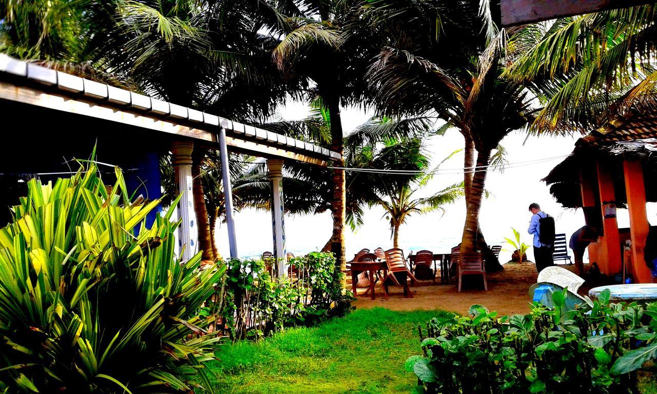 Ram'S Surfing Beach,Midigama Hotel Exterior photo